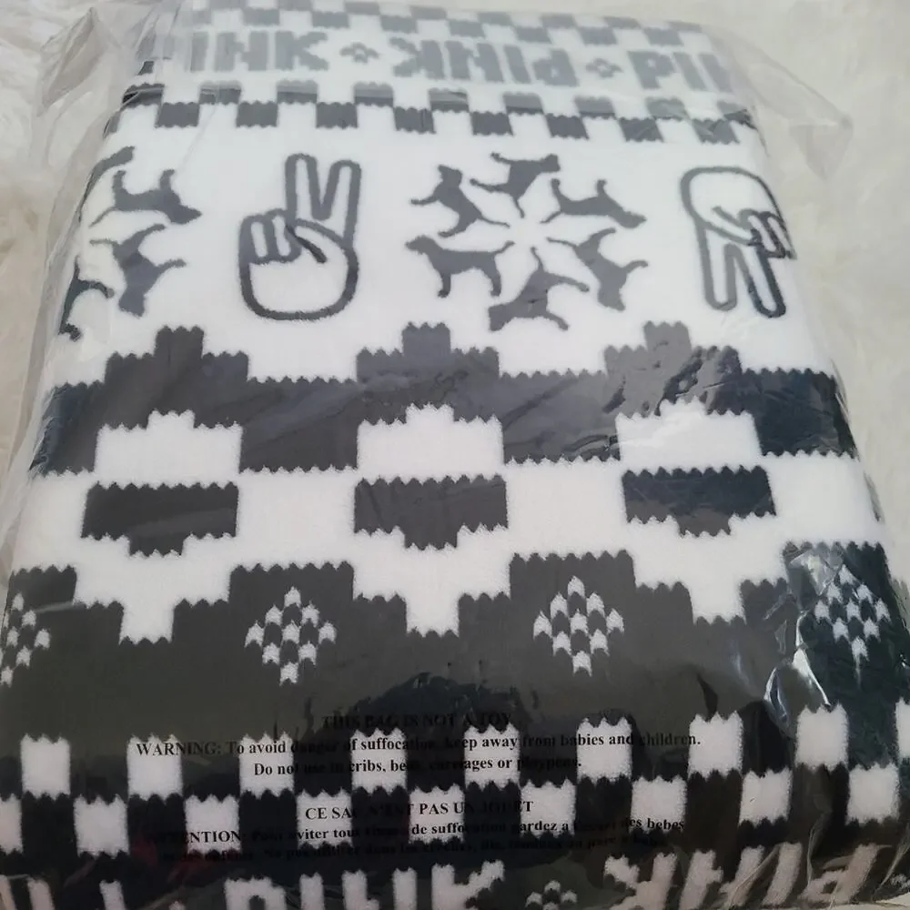 Victoria's Secret PINK Black And White Sherpa Peace Blanket NWT